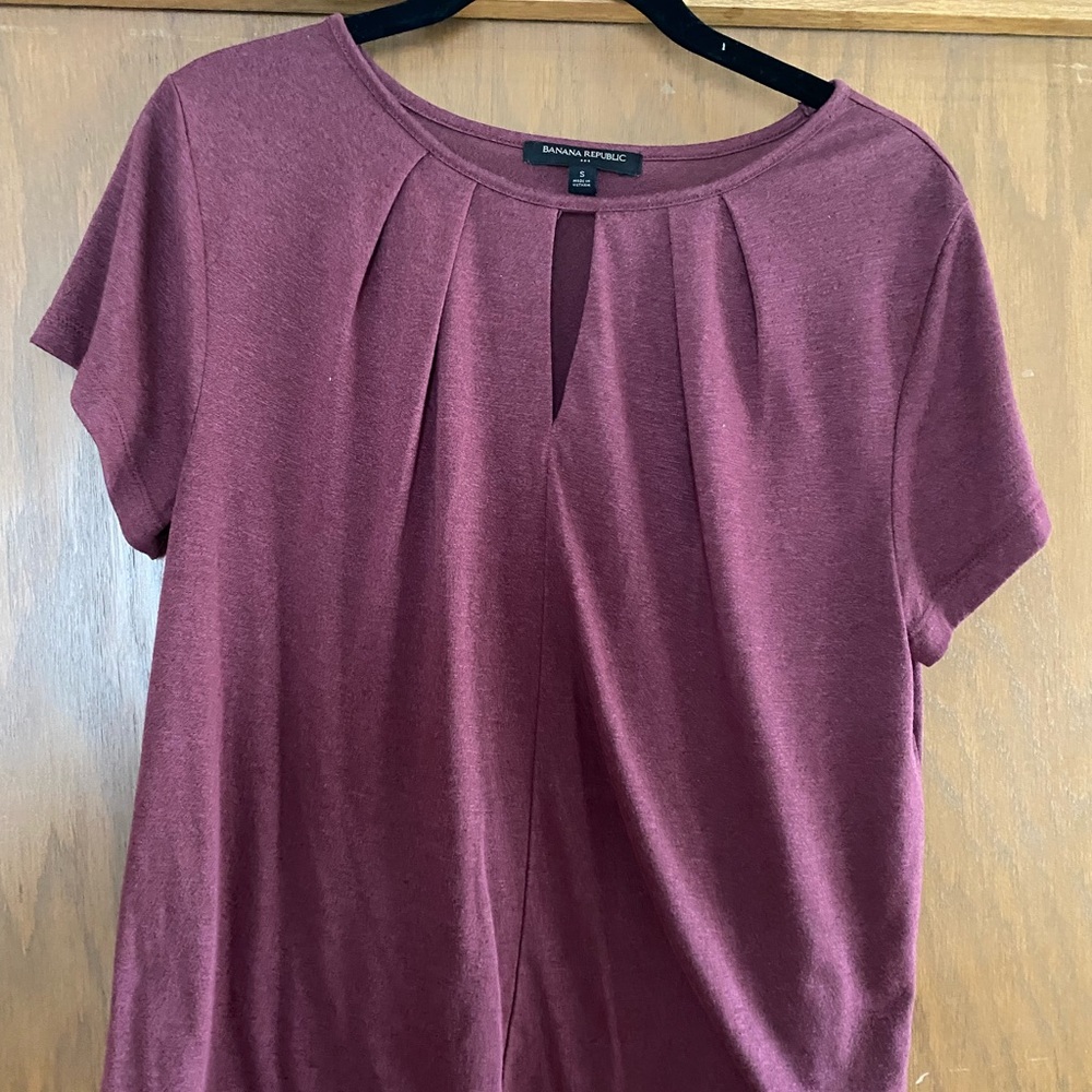 Banana Republic tee